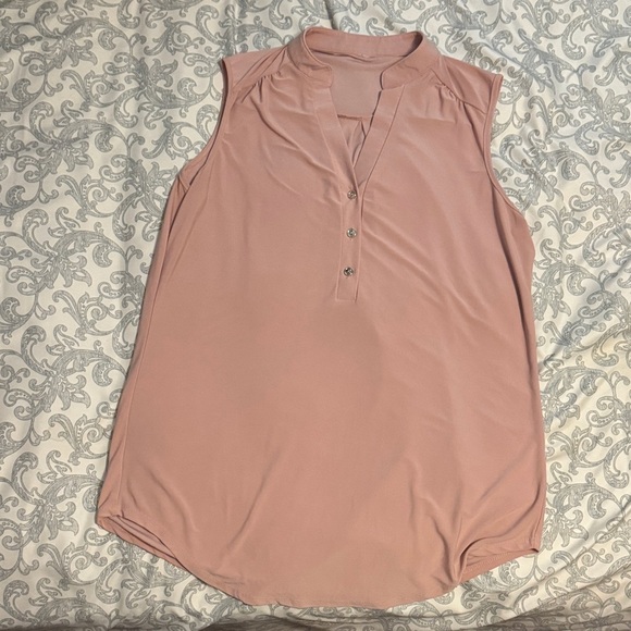Tops - Elegant Sleeveless Blouse in Soft Pink